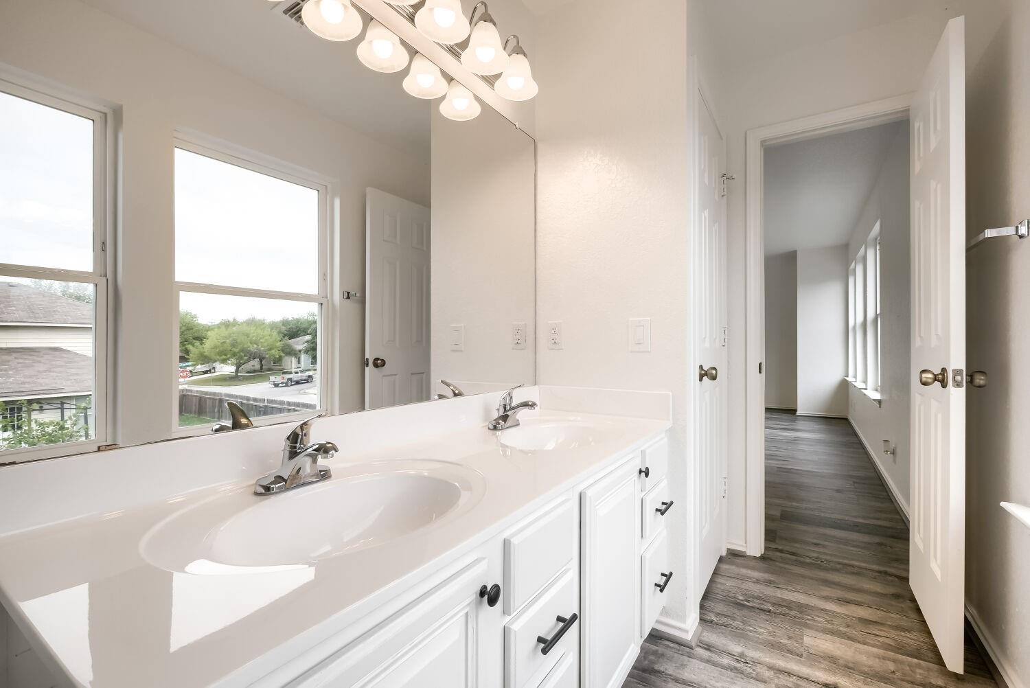381 Scenic Meadow Mdw, New Braunfels, TX 78130