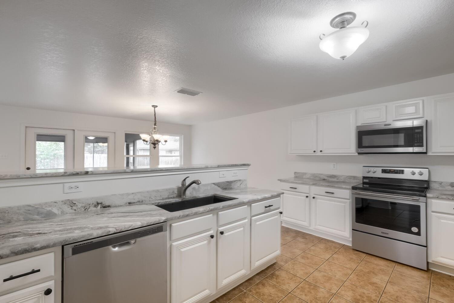 381 Scenic Meadow Mdw, New Braunfels, TX 78130