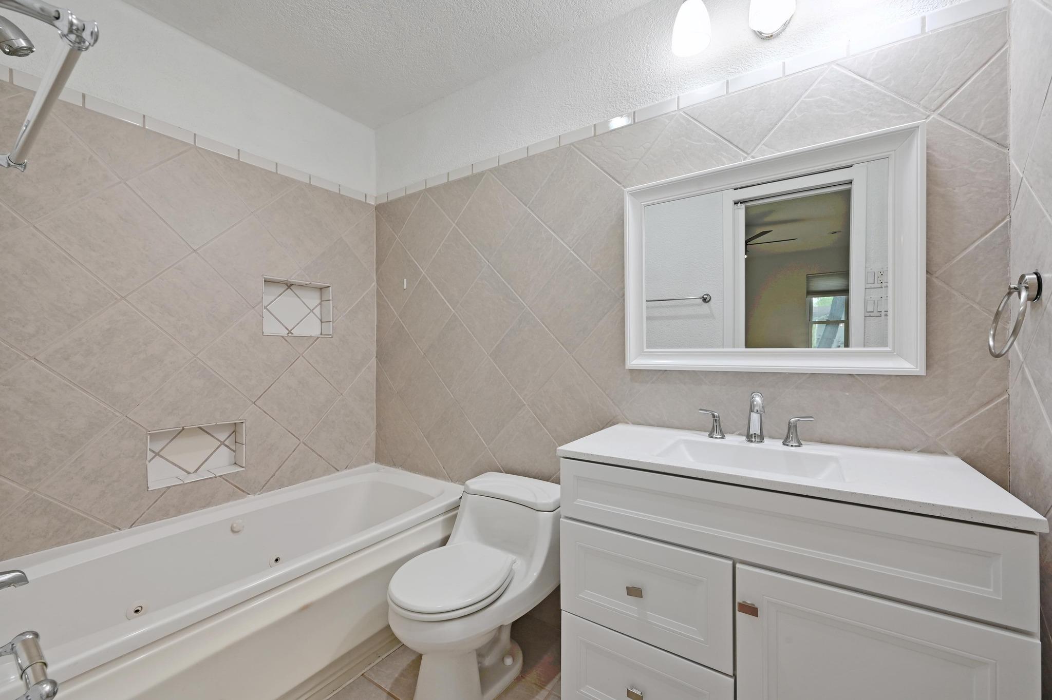6606 Woodhue Dr, Austin, TX 78745