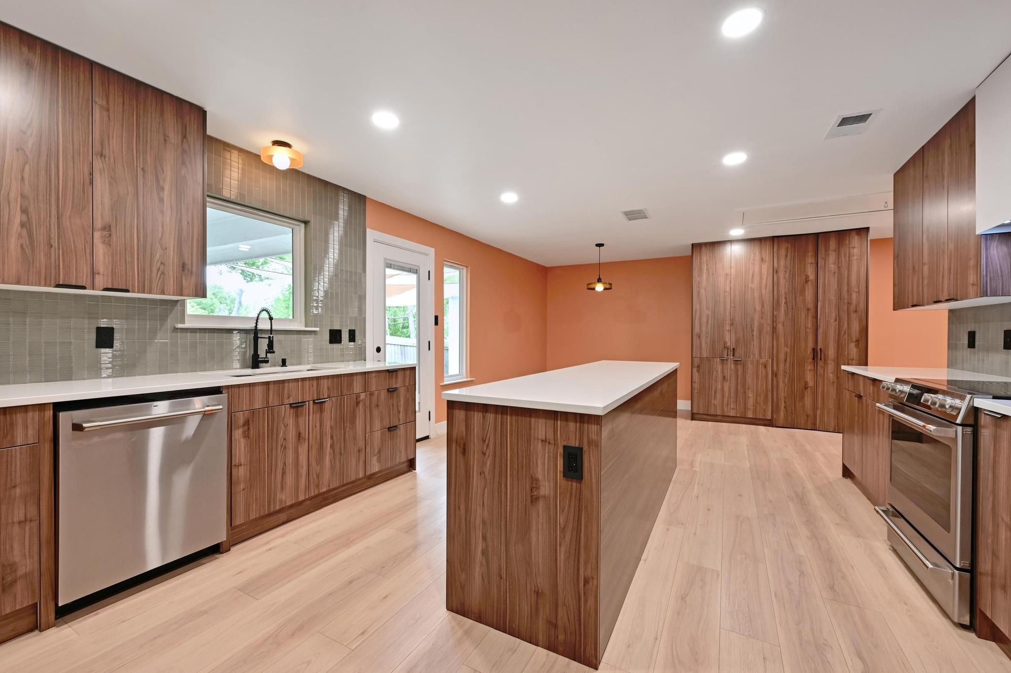 6606 Woodhue Dr, Austin, TX 78745