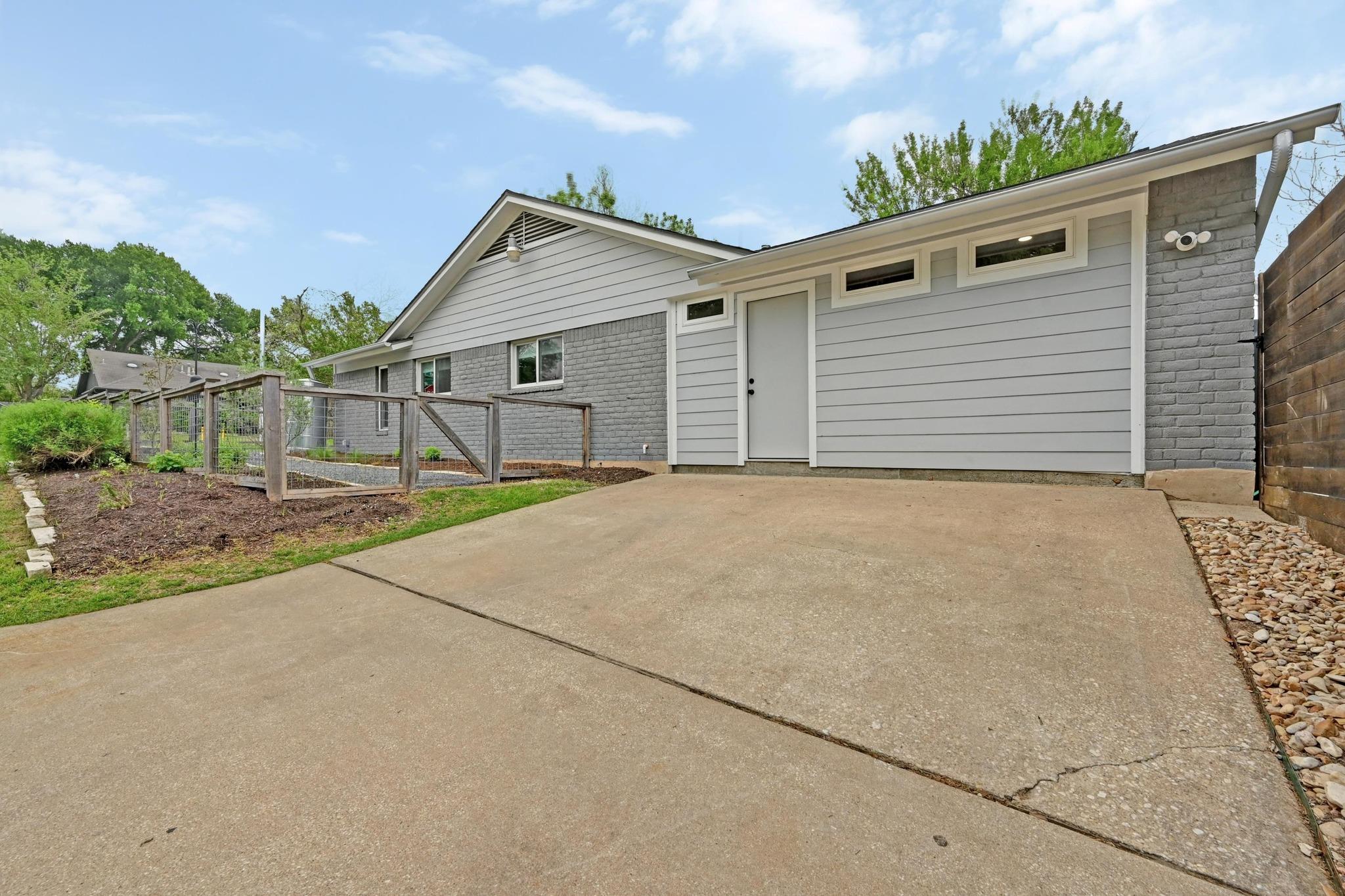 6606 Woodhue Dr, Austin, TX 78745