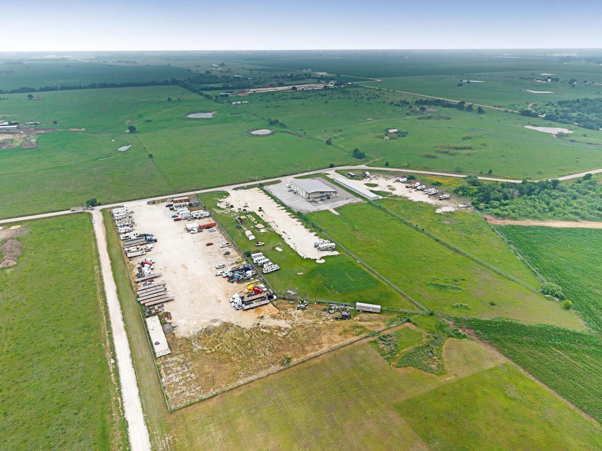 2733 County Road 374 Rd, Taylor, TX 76574