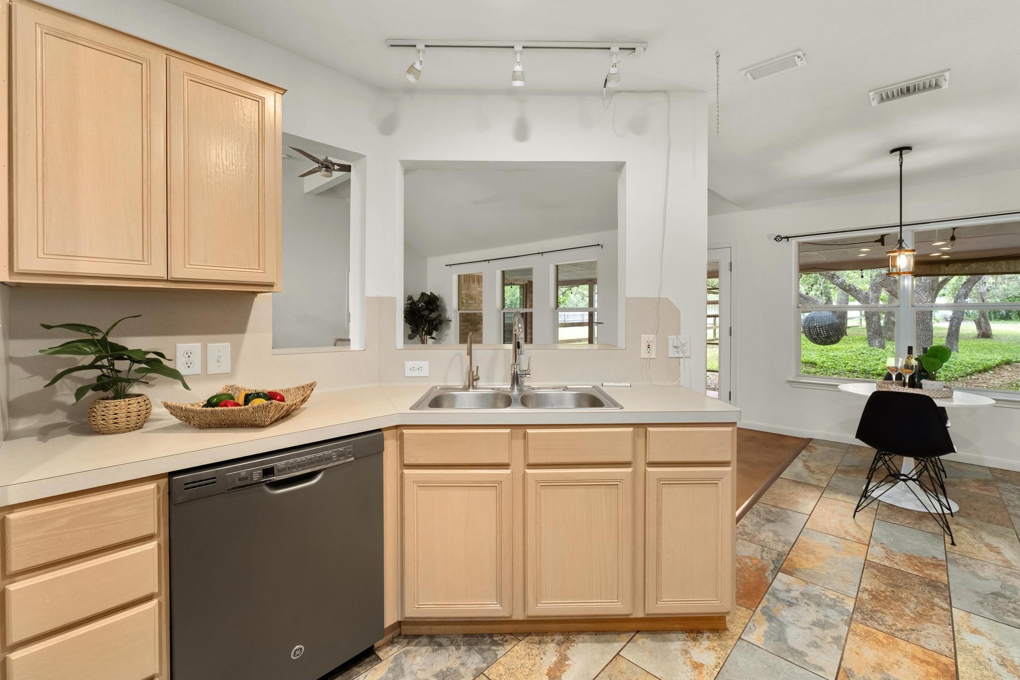 9104 Elm Creek Cv, Austin, TX 78736
