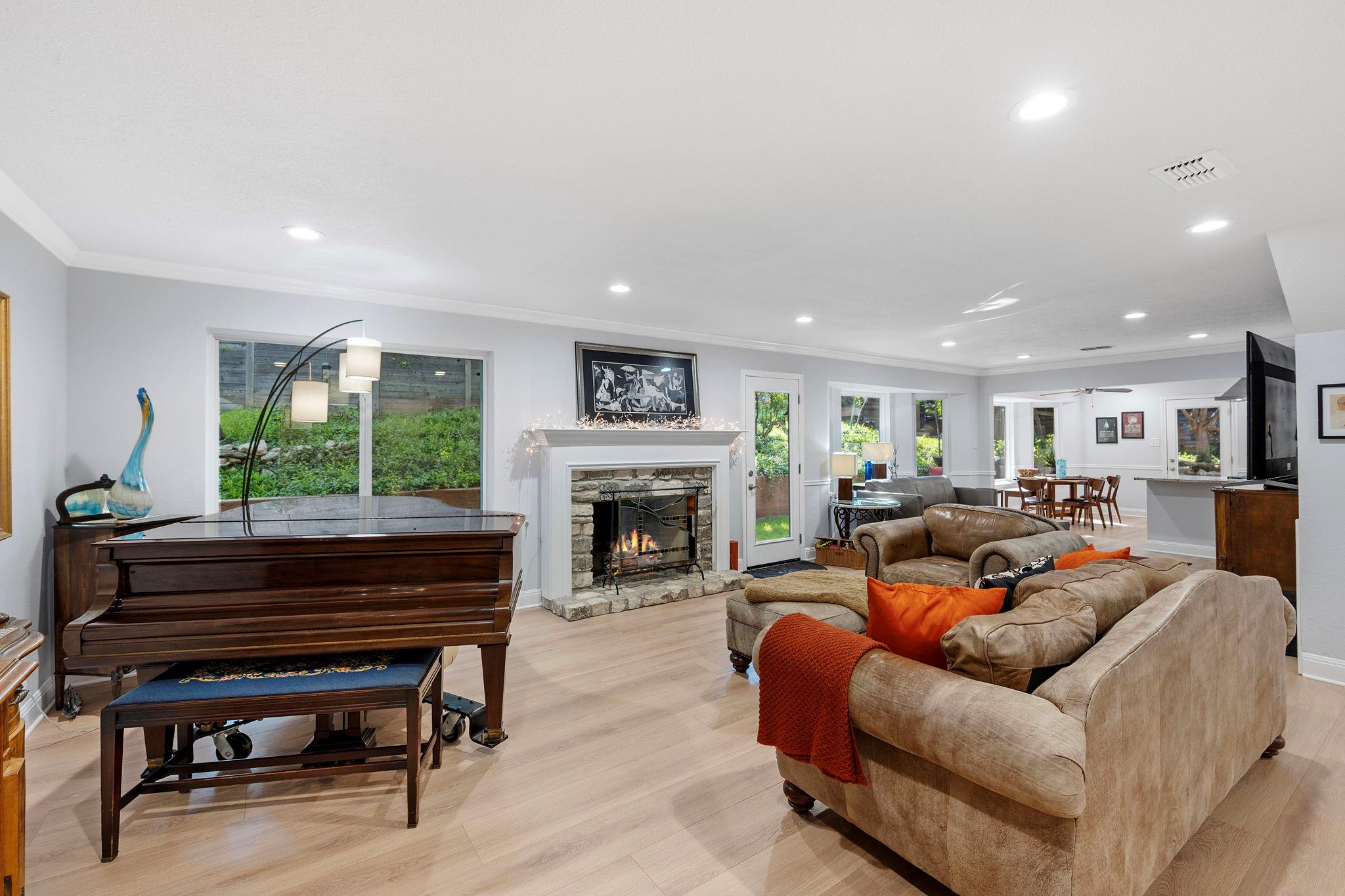 6204 Bon Terra Dr, Austin, TX 78731