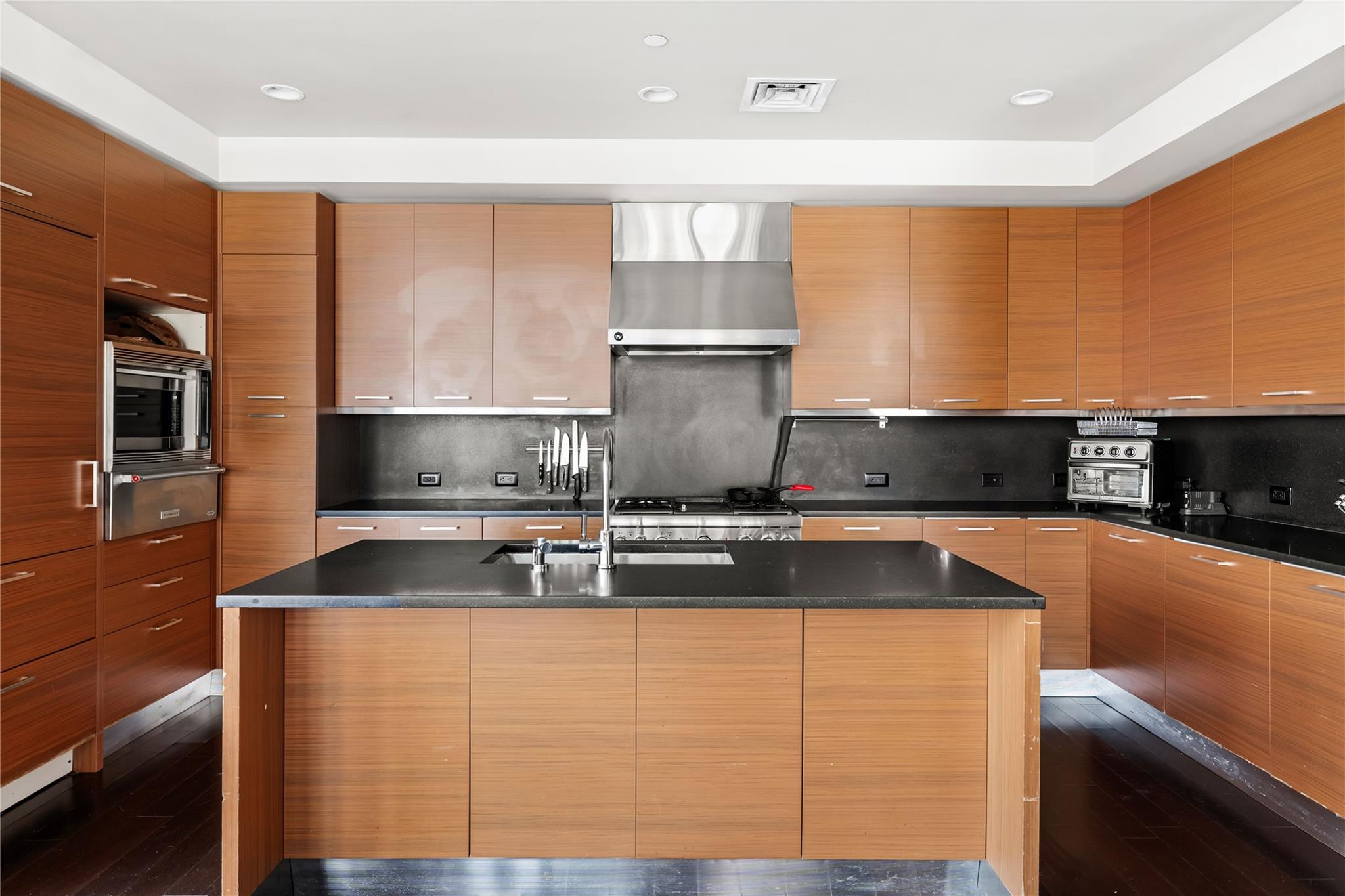 200 Congress Ave # 11F, Austin, TX 78701