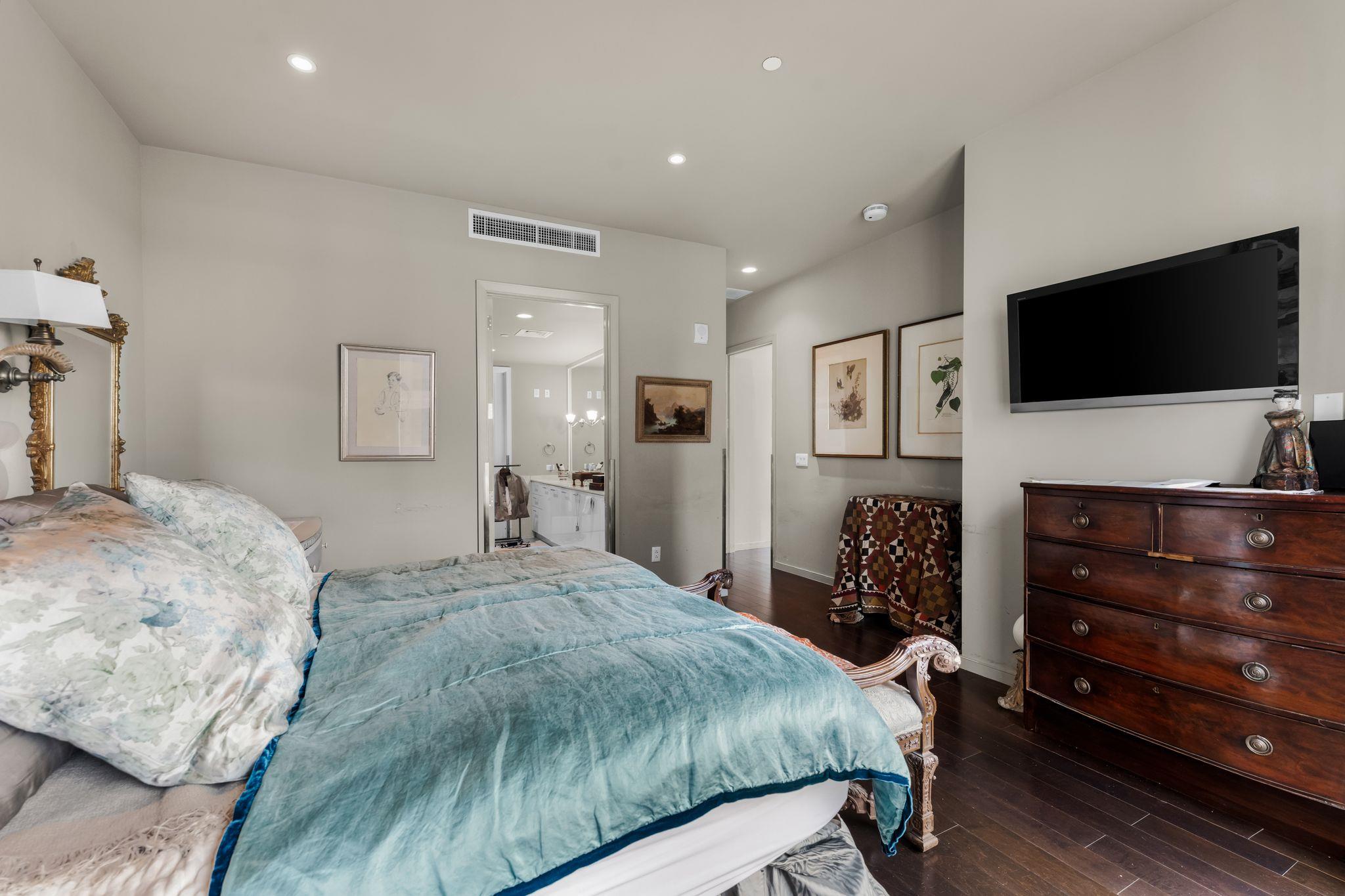 200 Congress Ave # 11F, Austin, TX 78701