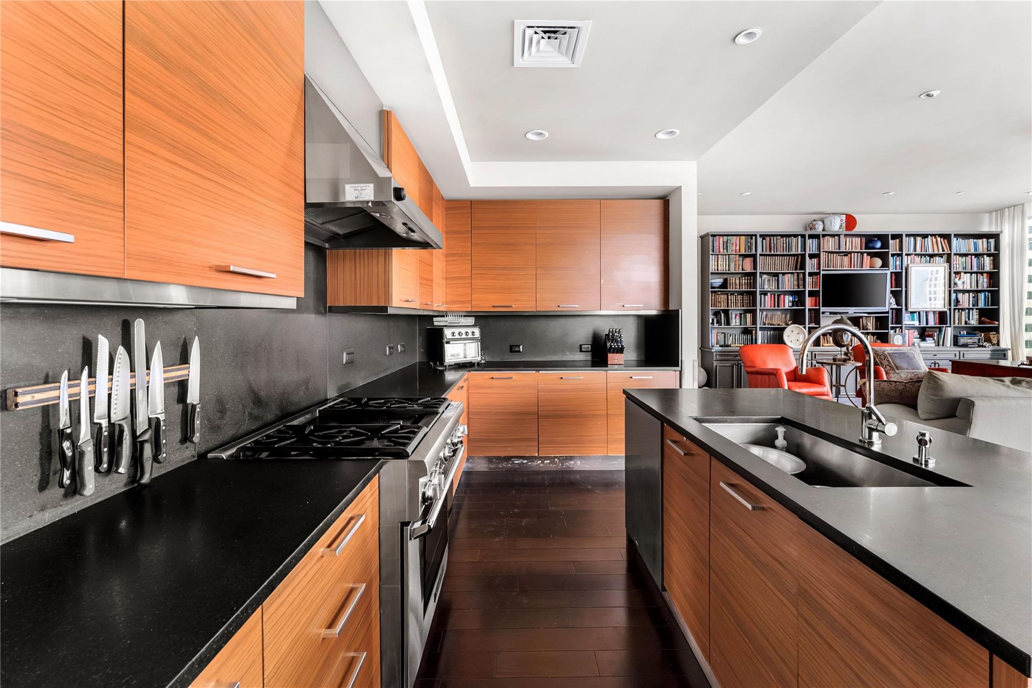 200 Congress Ave # 11F, Austin, TX 78701