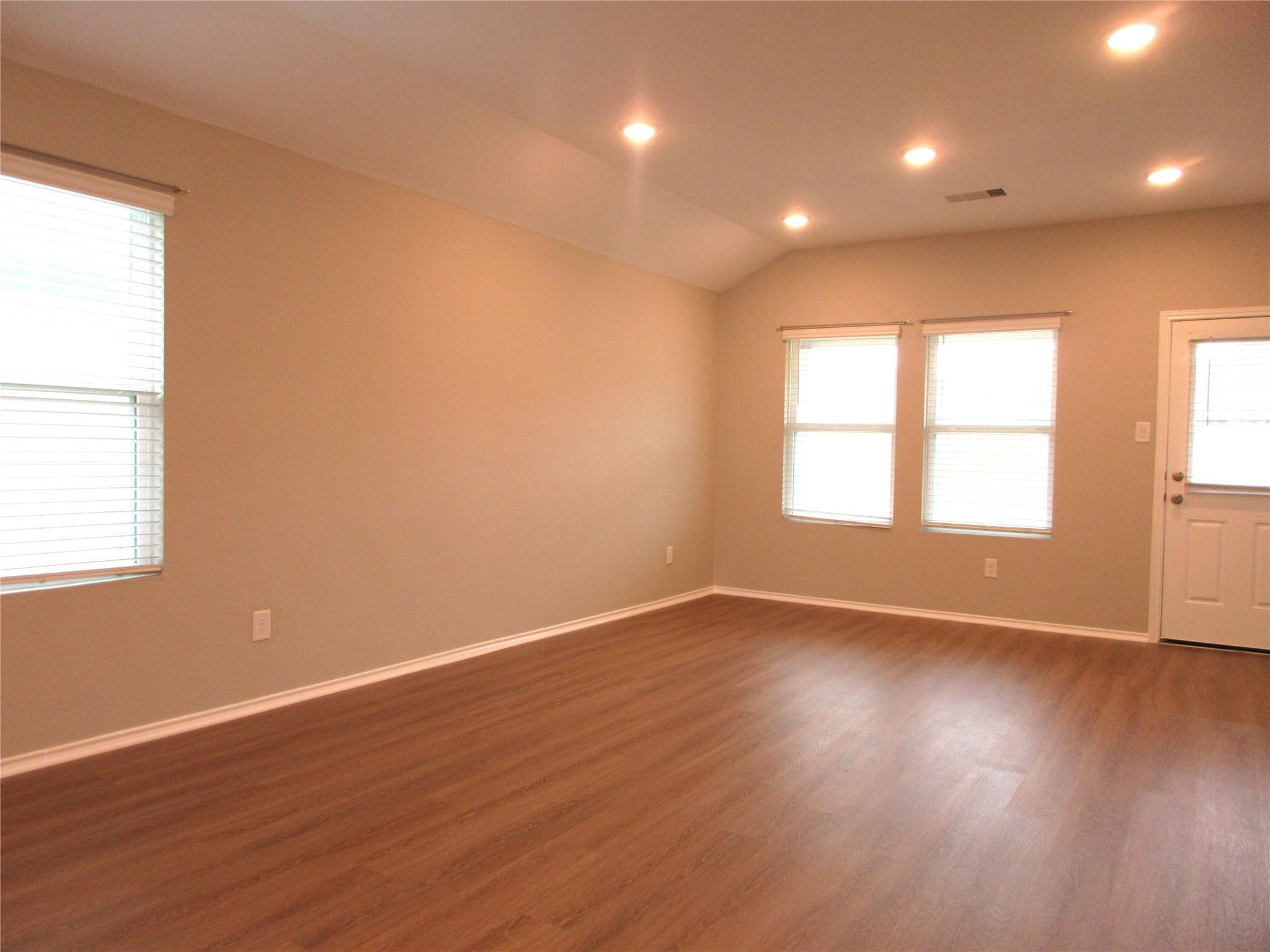 205 Granary Dr, Kyle, TX 78640