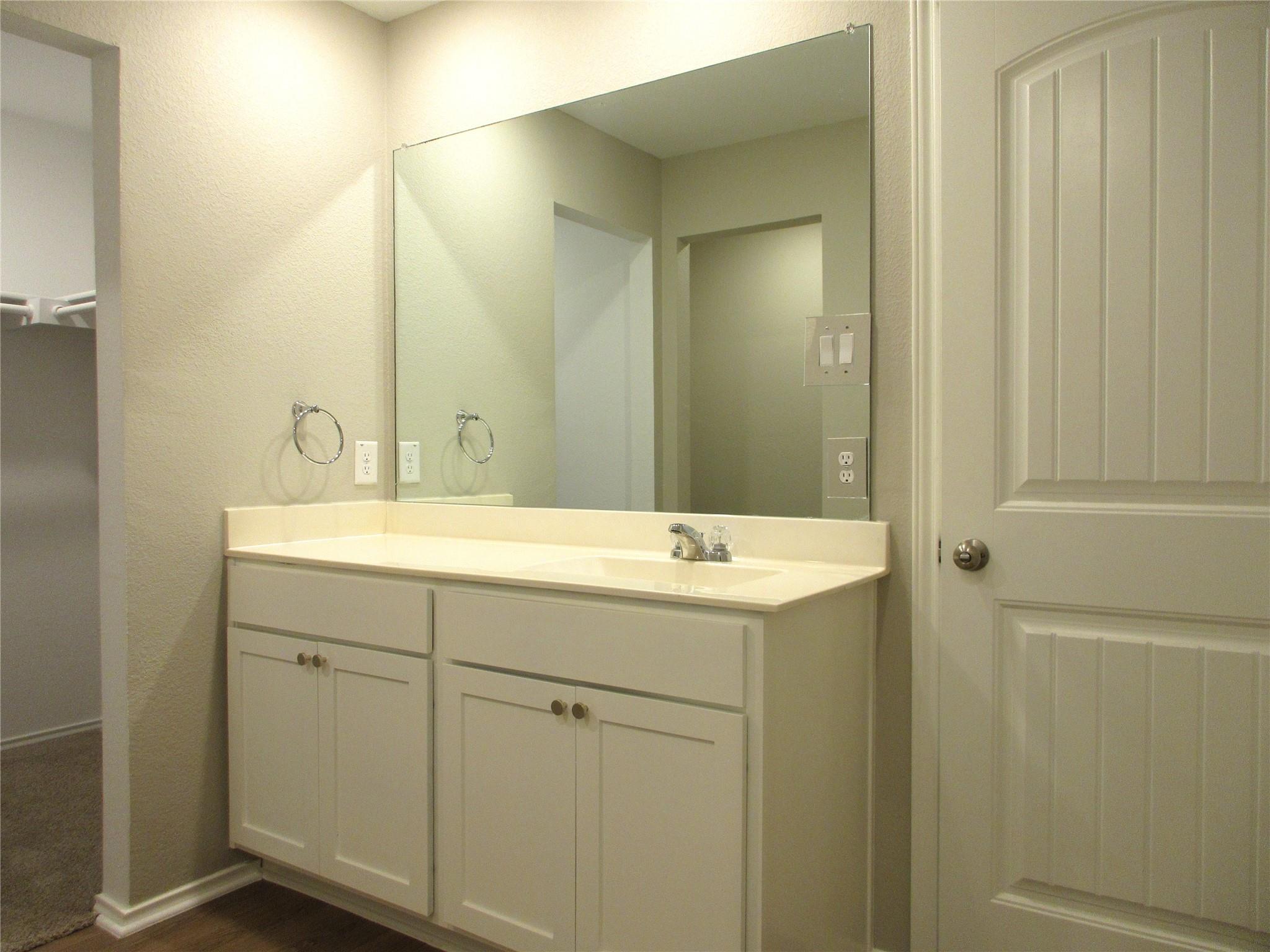 205 Granary Dr, Kyle, TX 78640