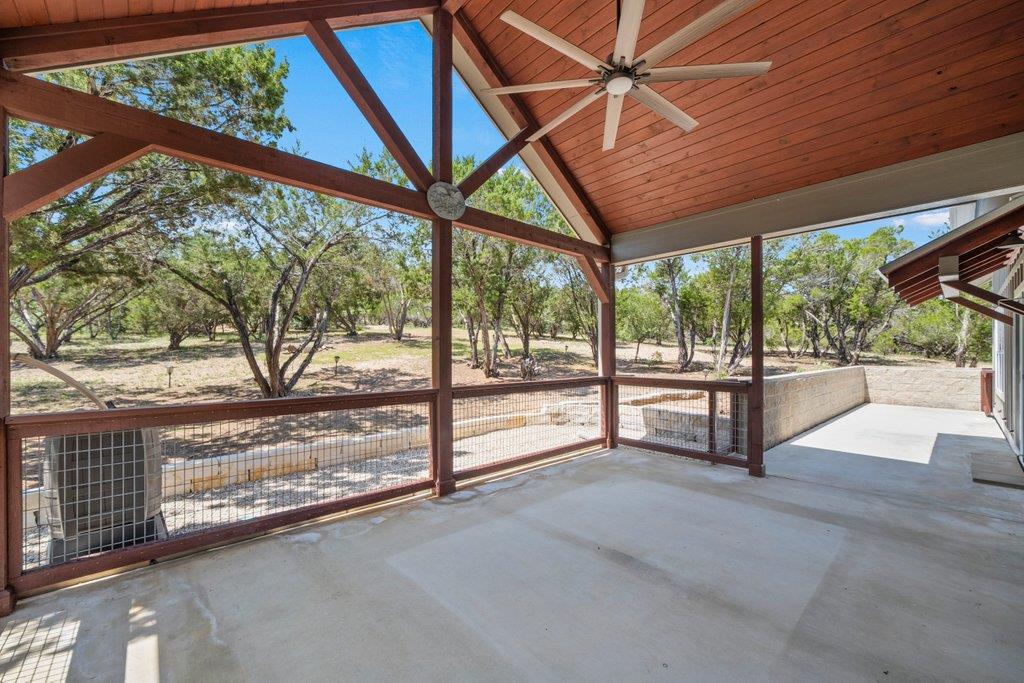411 Eagle Ln, Fischer, TX 78623