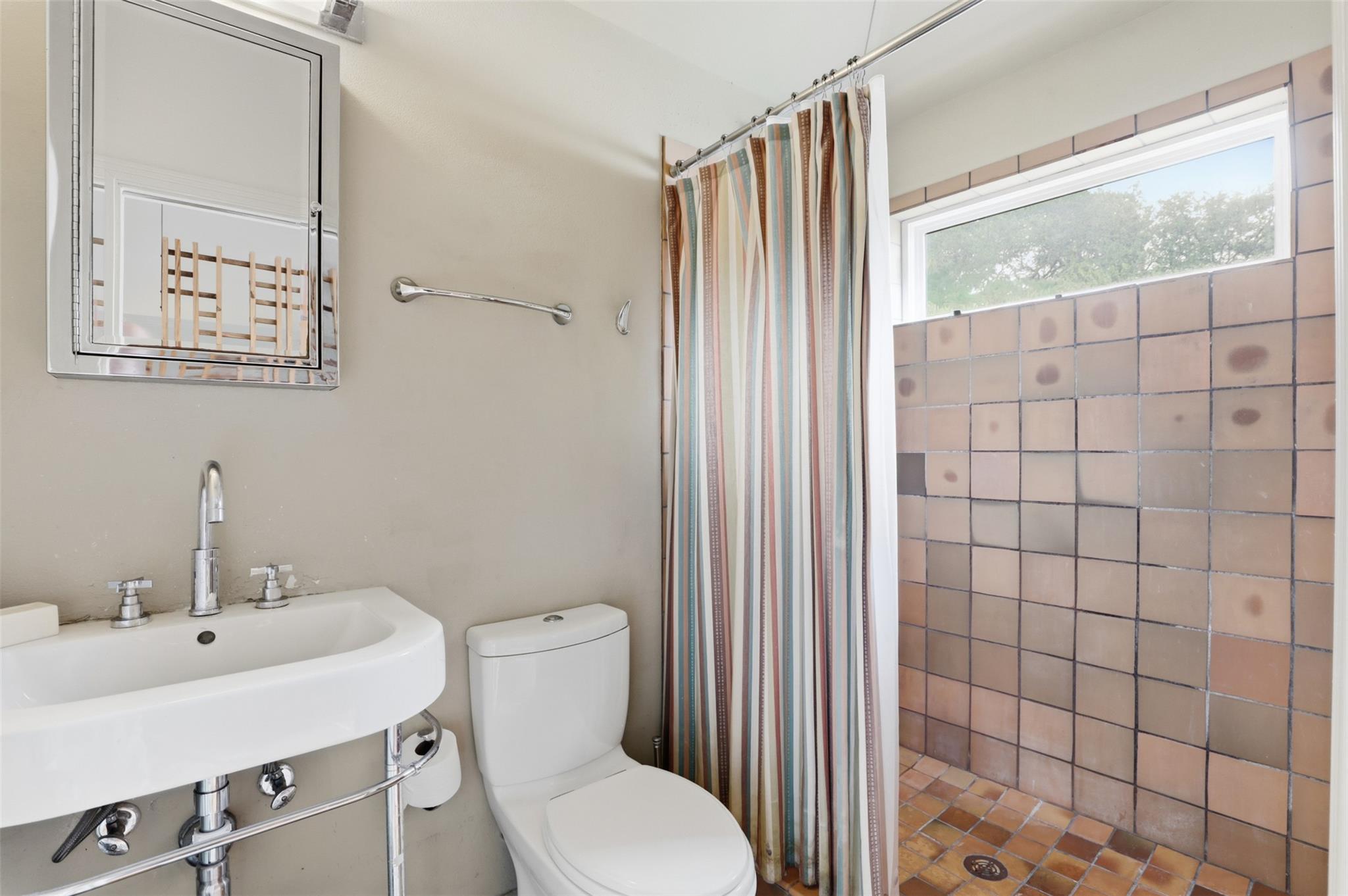 101 W 33rd St # B, Austin, TX 78705