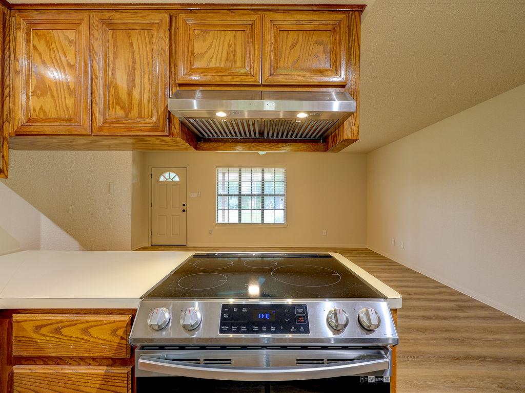 506 West St, Hutto, TX 78634