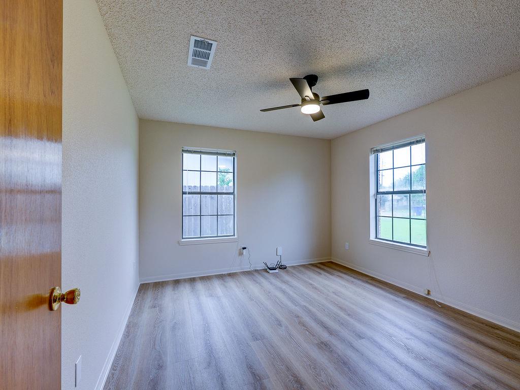 506 West St, Hutto, TX 78634