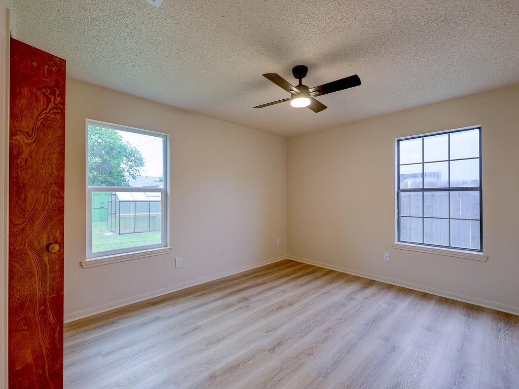 506 West St, Hutto, TX 78634