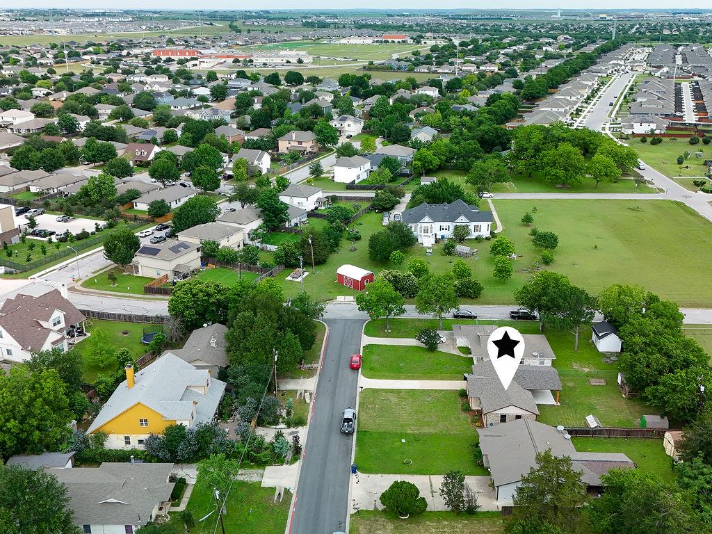 506 West St, Hutto, TX 78634