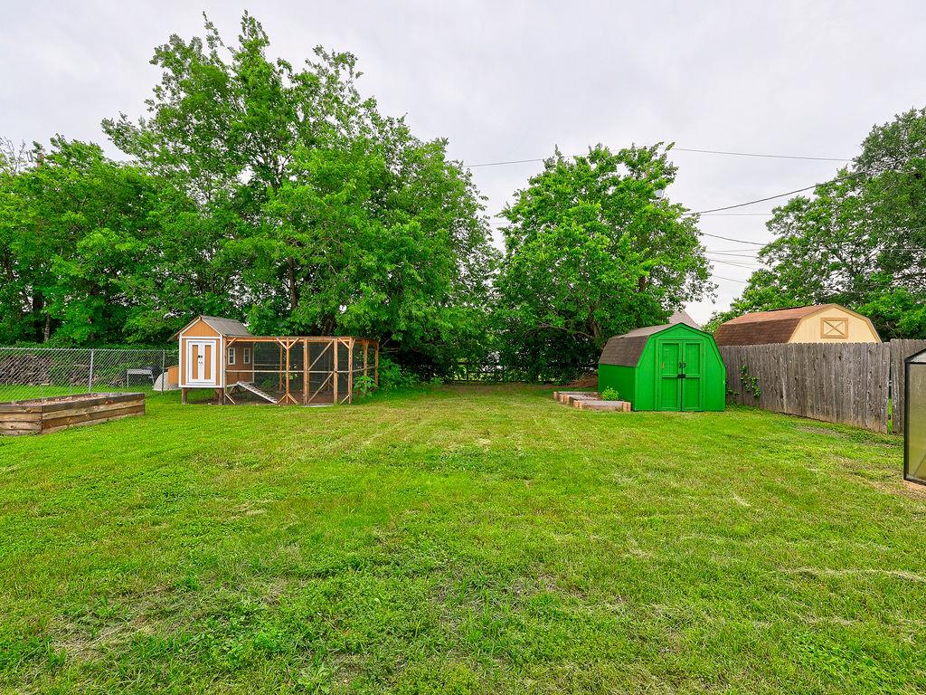 506 West St, Hutto, TX 78634