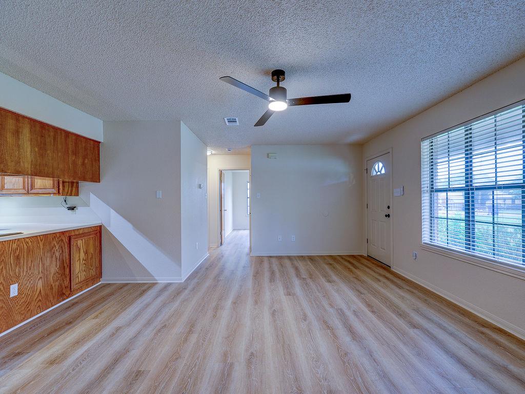 506 West St, Hutto, TX 78634