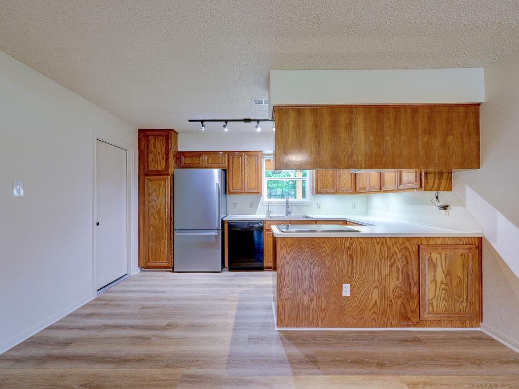 506 West St, Hutto, TX 78634