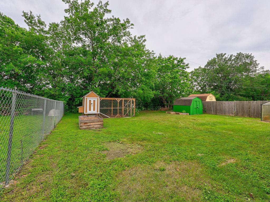 506 West St, Hutto, TX 78634