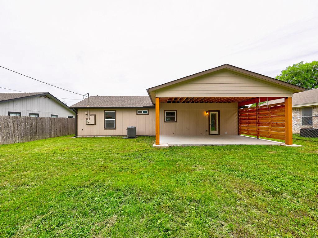 506 West St, Hutto, TX 78634