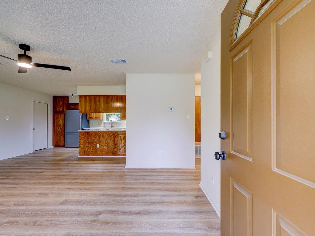 506 West St, Hutto, TX 78634