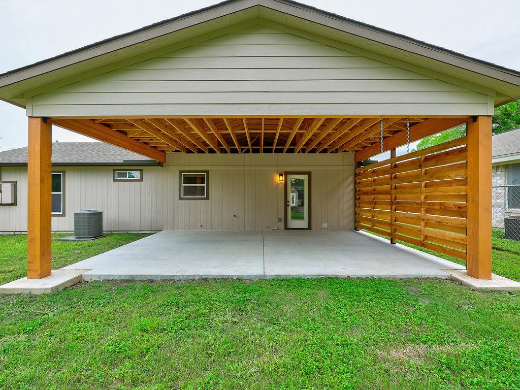 506 West St, Hutto, TX 78634