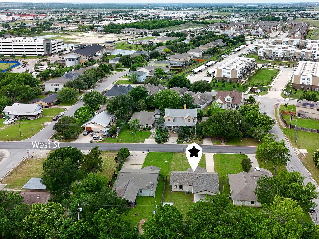 506 West St, Hutto, TX 78634