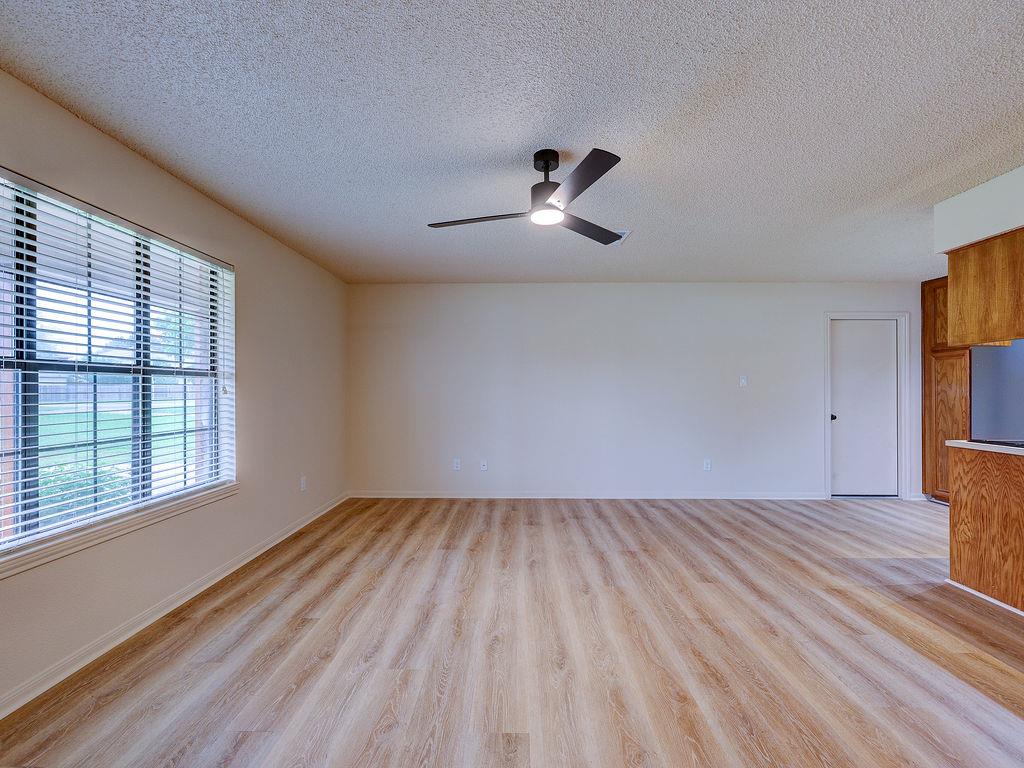 506 West St, Hutto, TX 78634
