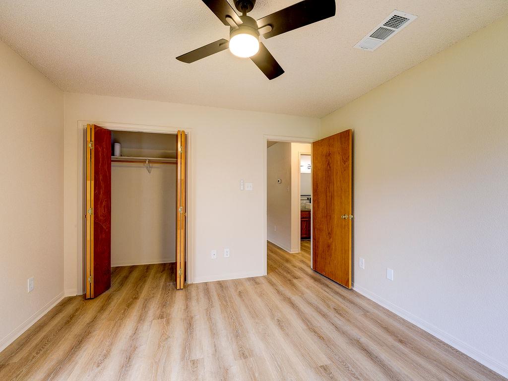 506 West St, Hutto, TX 78634