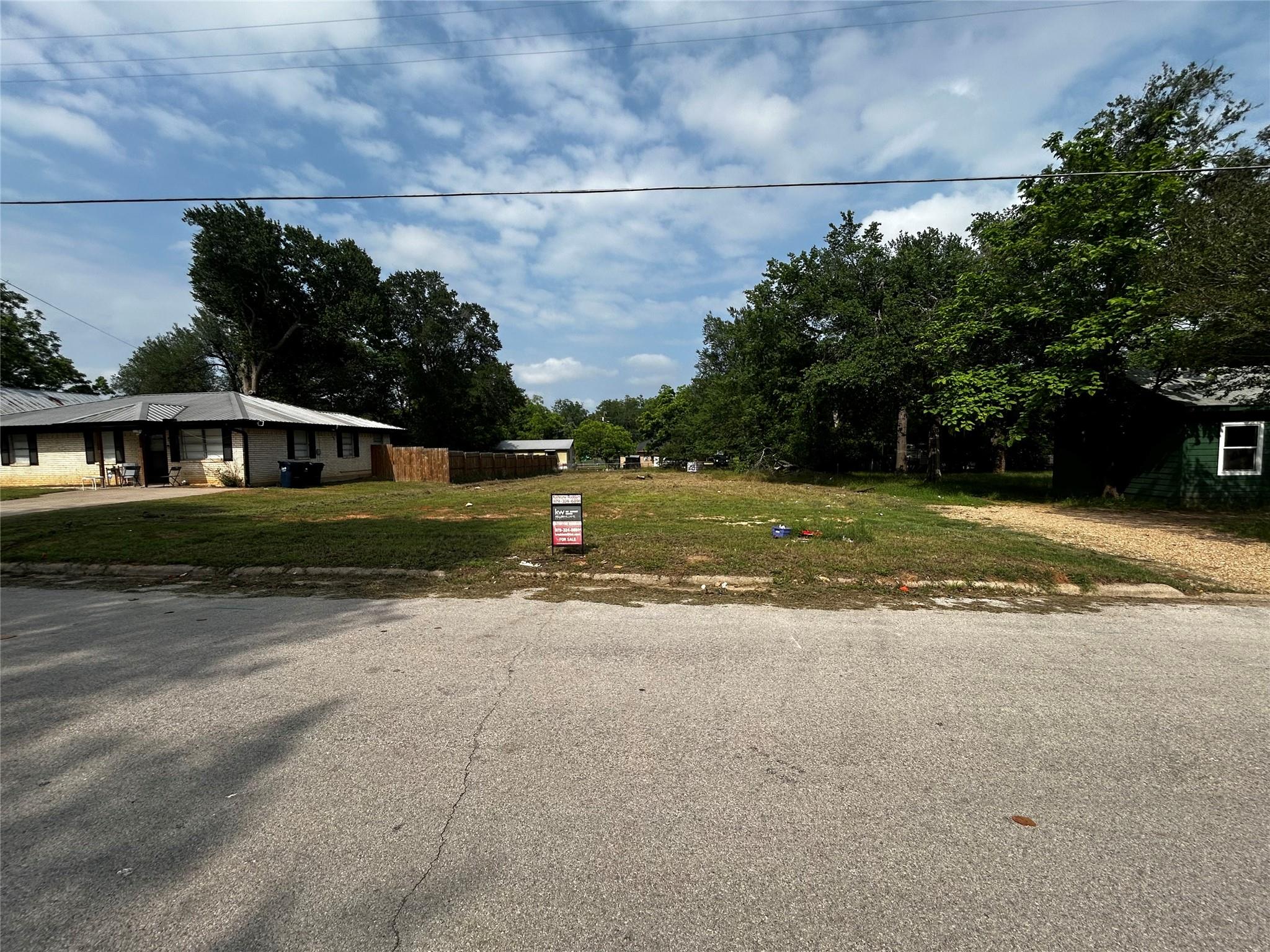 710 Scarbrough St, Rockdale, TX 76567