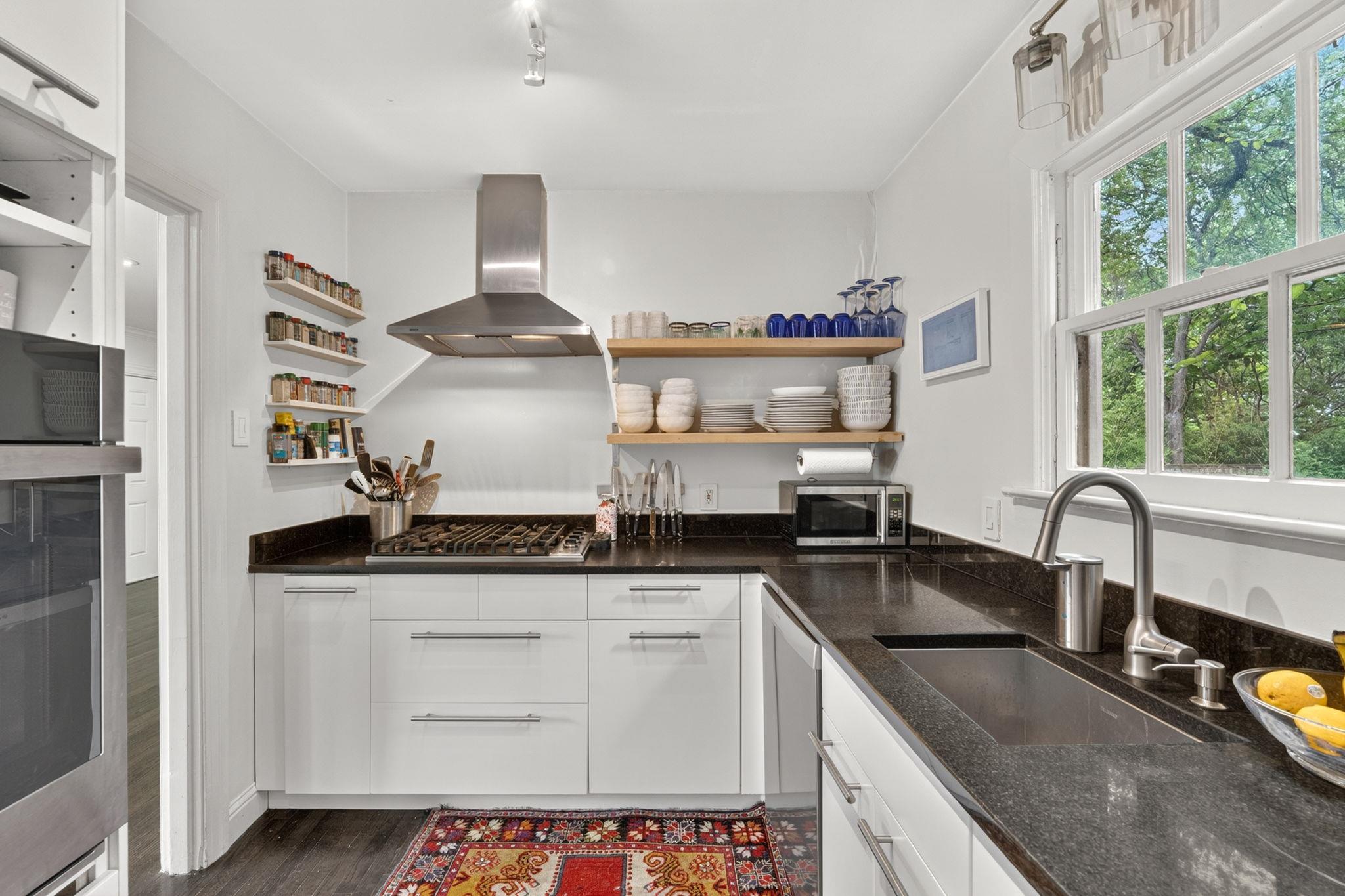 18 Margranita Cres, Austin, TX 78703