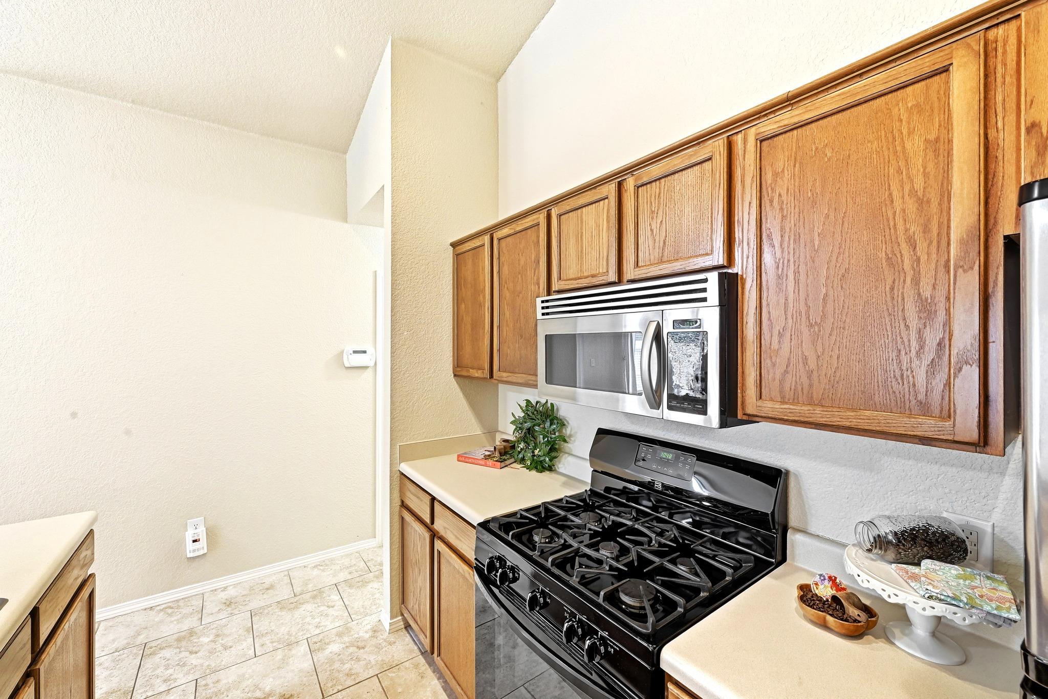 186 Prairie Springs Loop, Georgetown, TX 78626