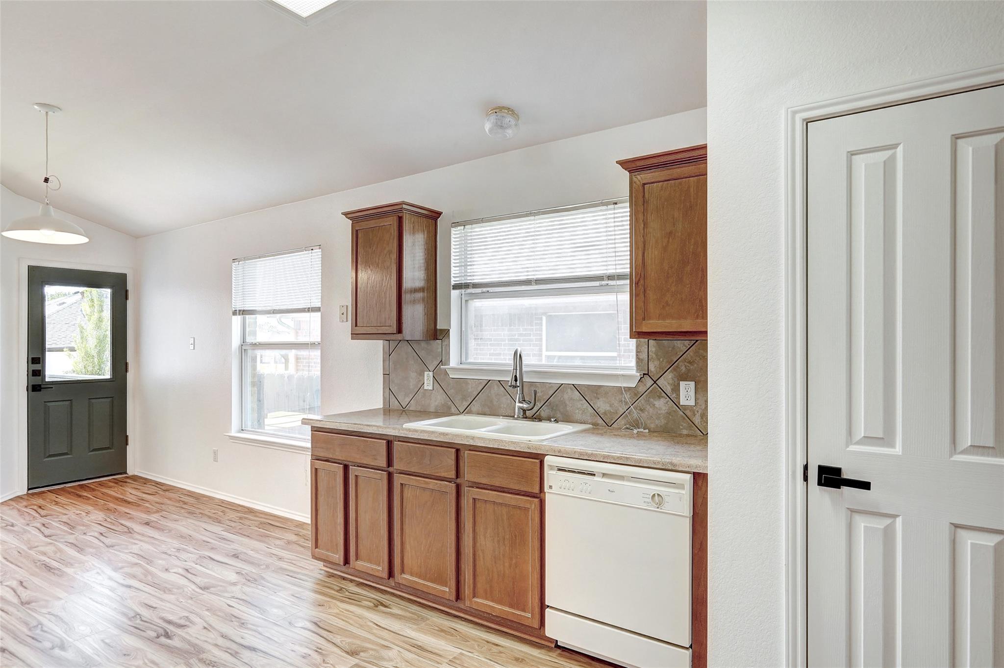 1305 Four Cabin Ct, Round Rock, TX 78665