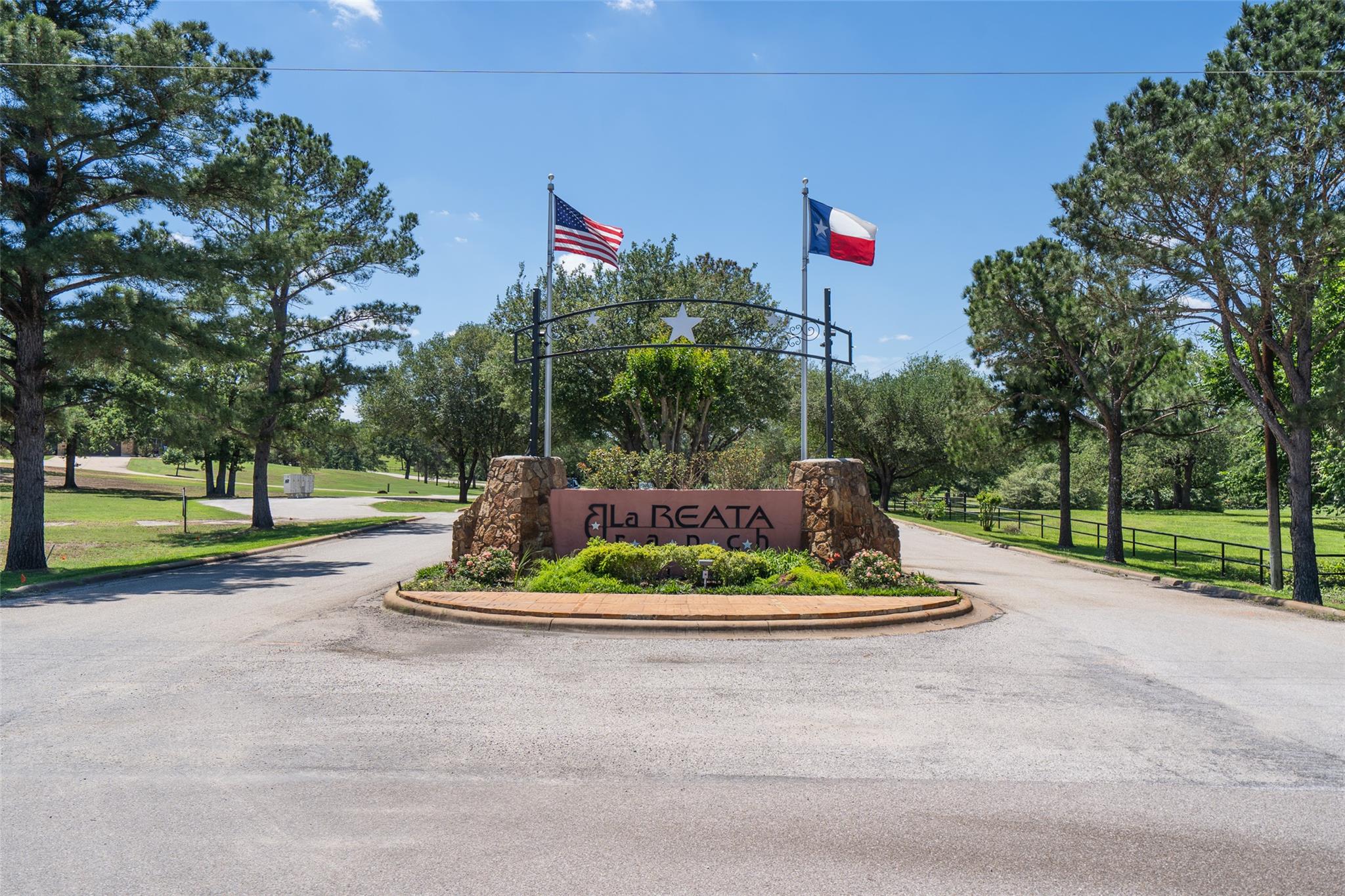 133 Roundup Rdg, Smithville, TX 78957