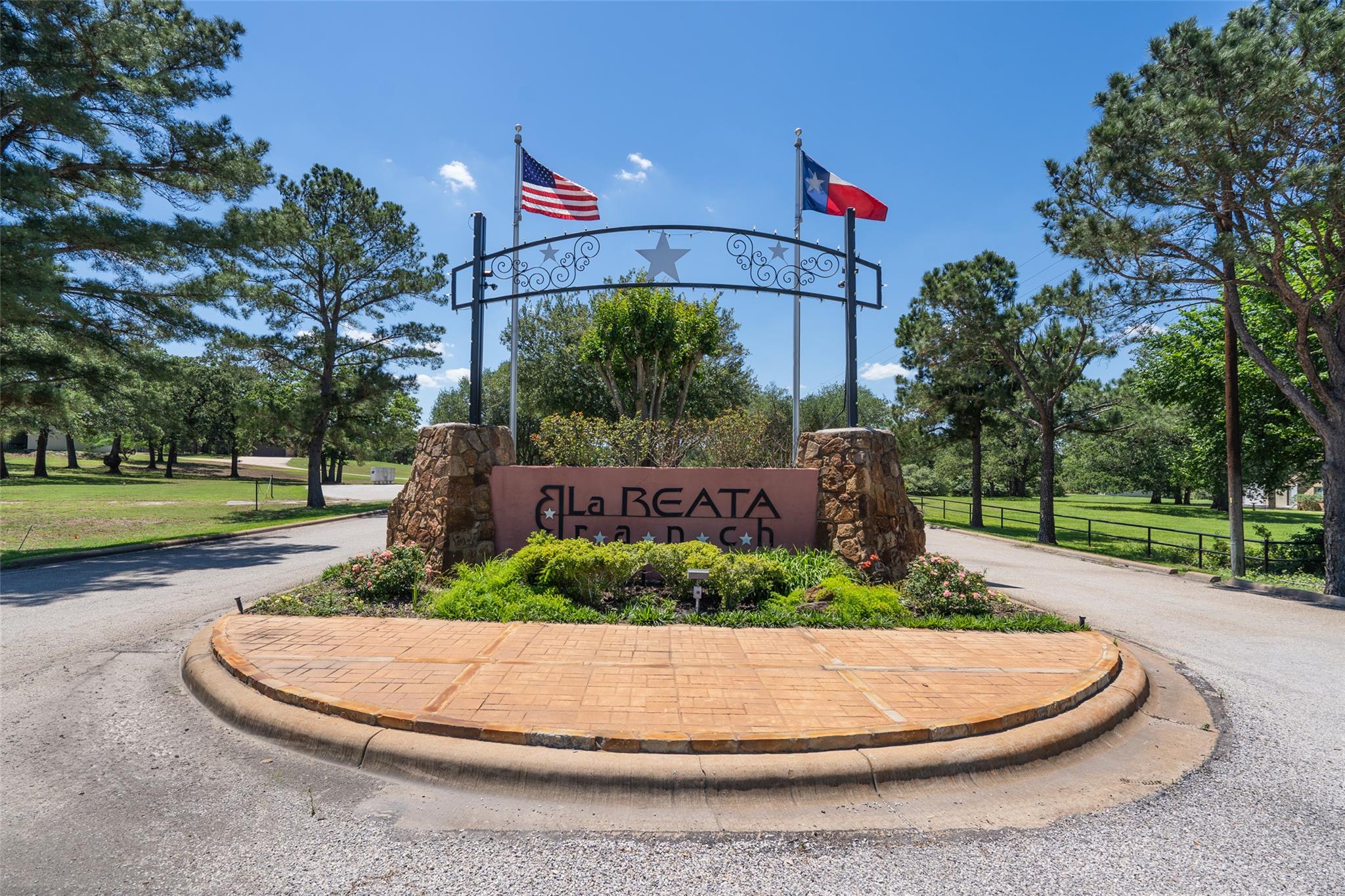 133 Roundup Rdg, Smithville, TX 78957