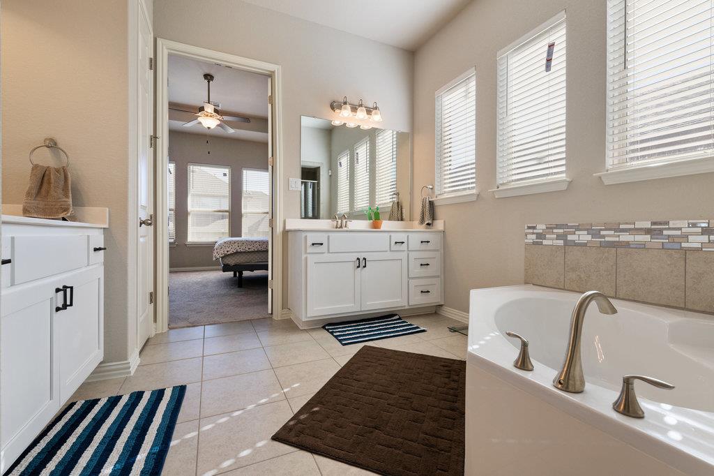 2921 Saint Paul Rivera Ln, Round Rock, TX 78665