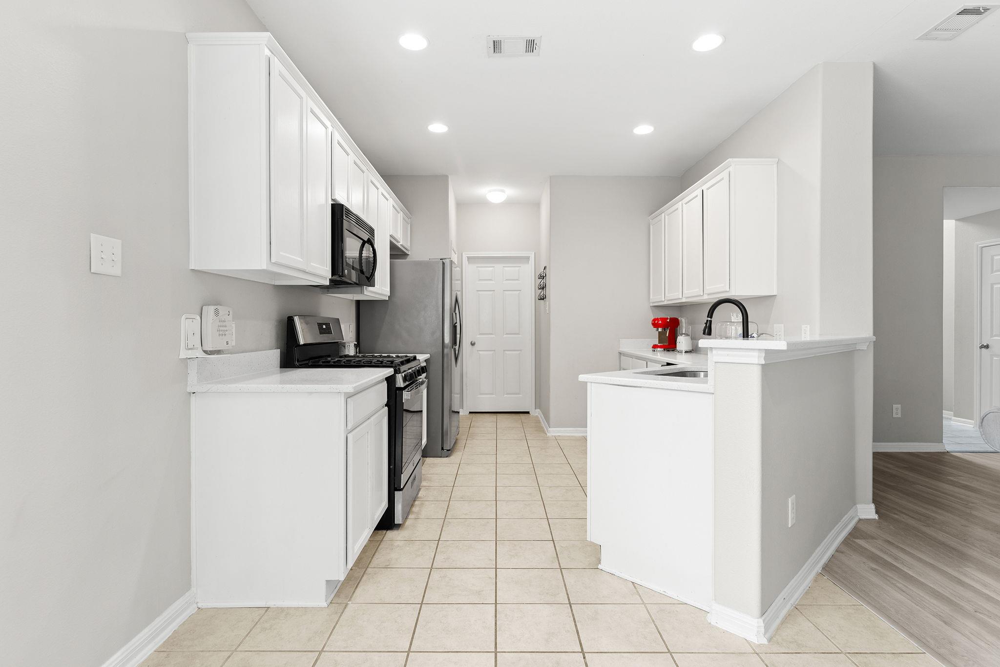 2400 Saddle Blanket Pl, Leander, TX 78641