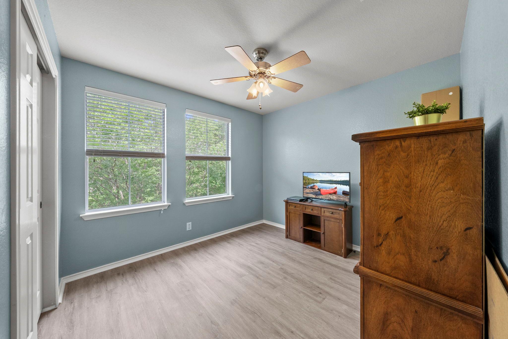 525 Rolling Oak Dr, Round Rock, TX 78664