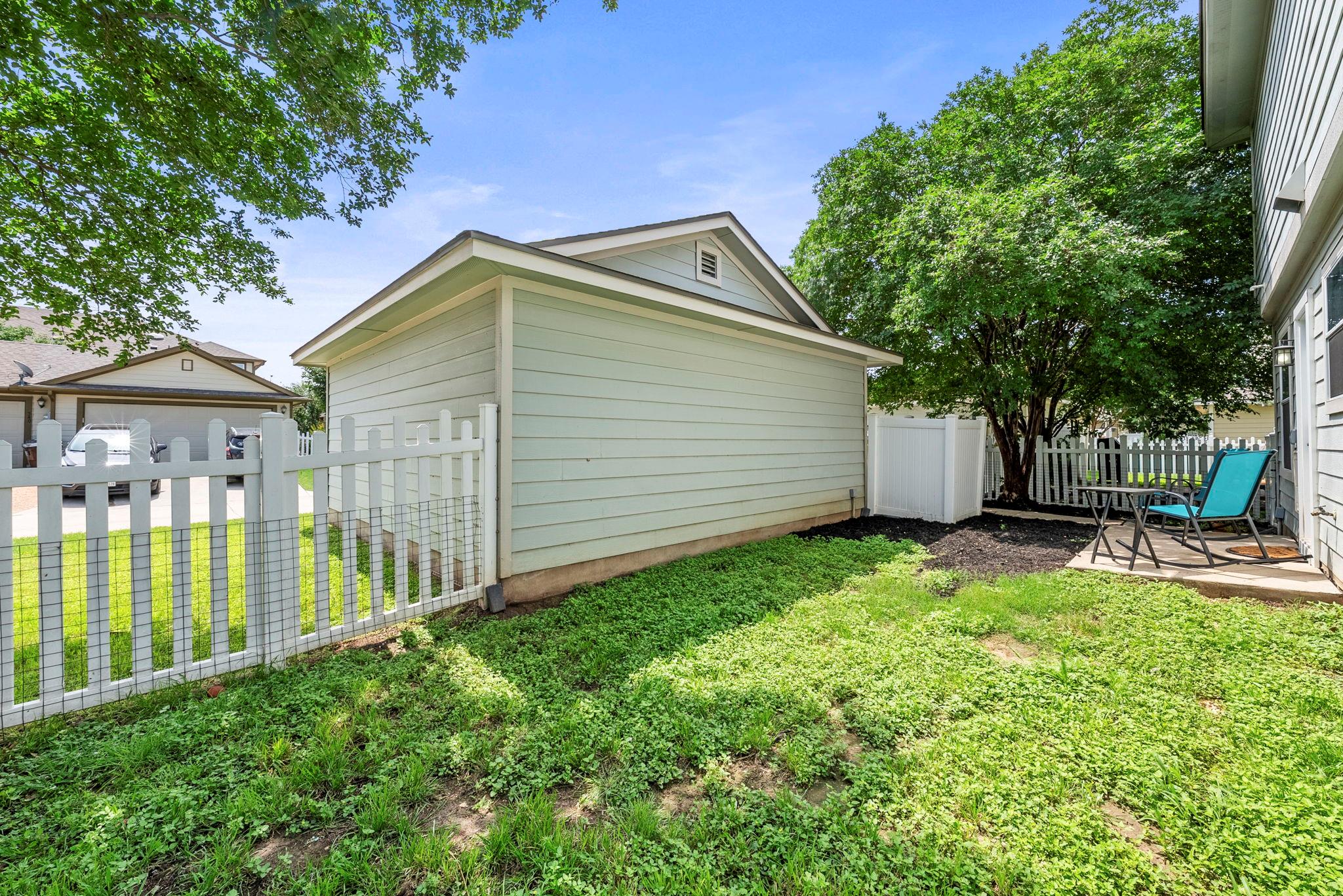 525 Rolling Oak Dr, Round Rock, TX 78664