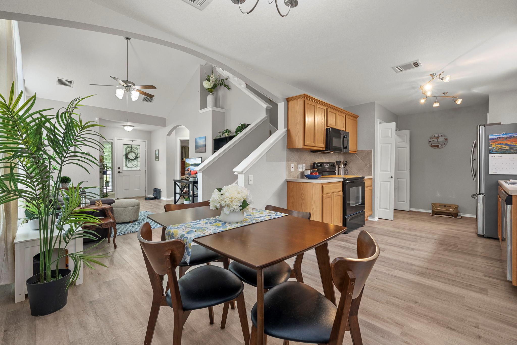 525 Rolling Oak Dr, Round Rock, TX 78664