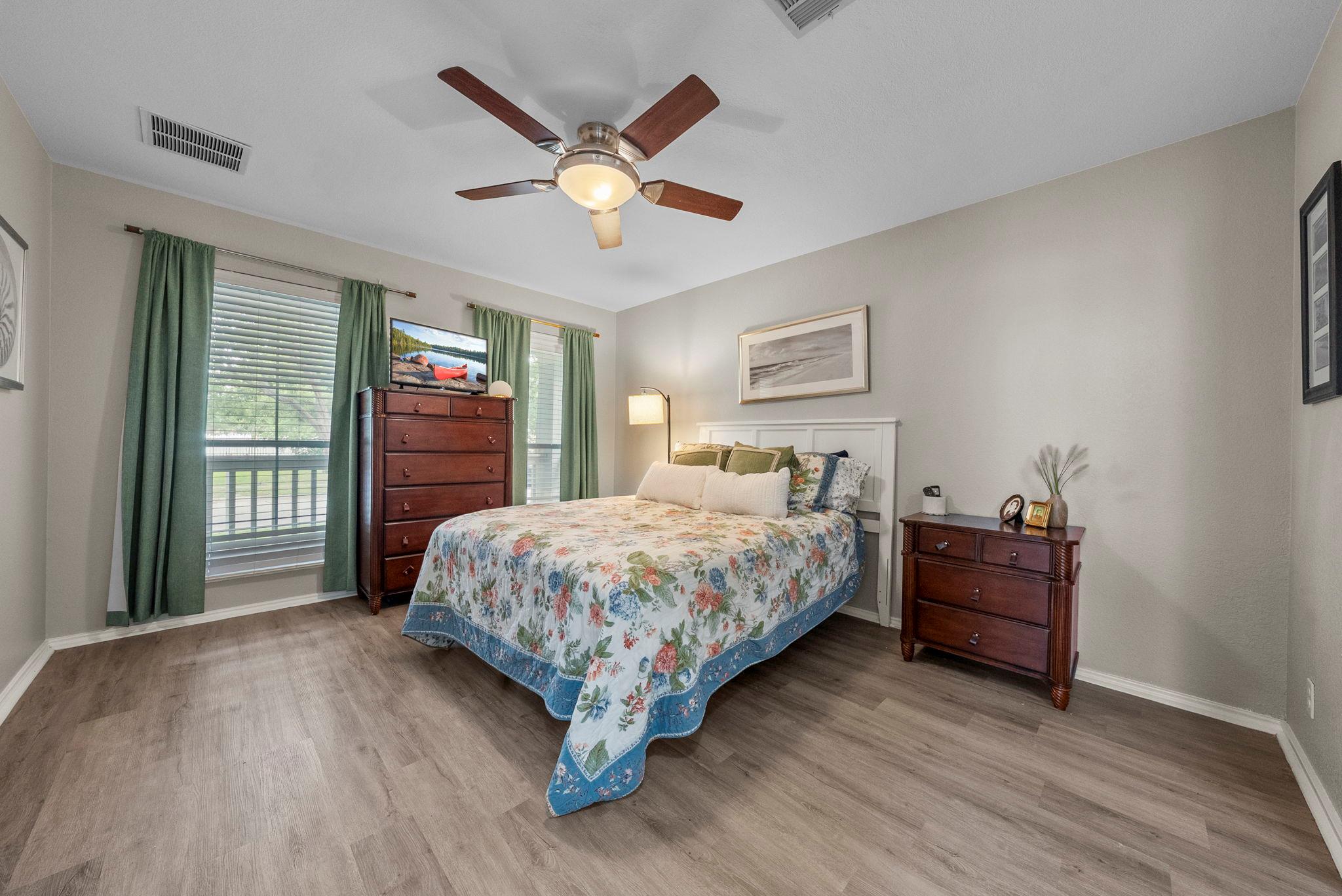 525 Rolling Oak Dr, Round Rock, TX 78664