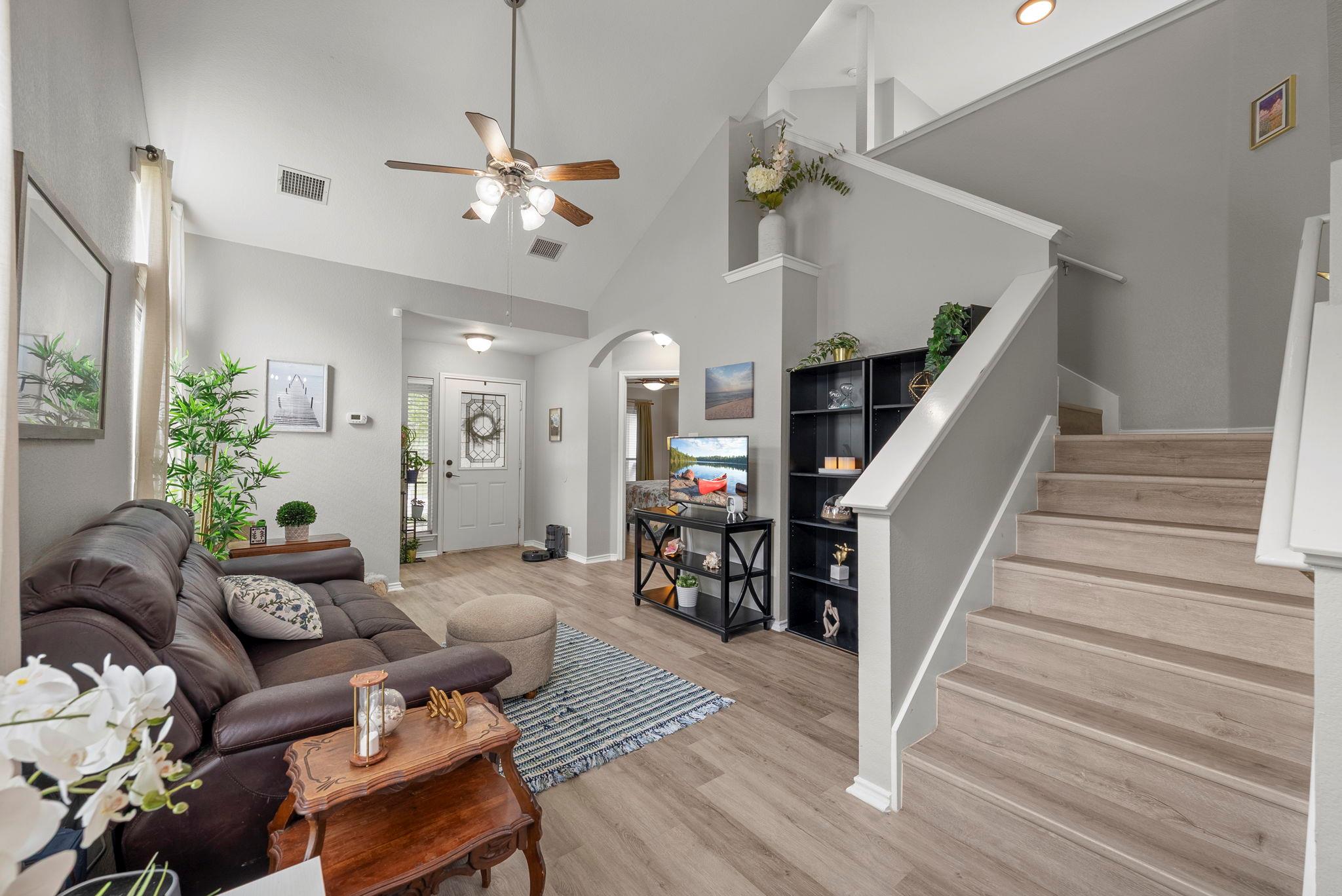 525 Rolling Oak Dr, Round Rock, TX 78664