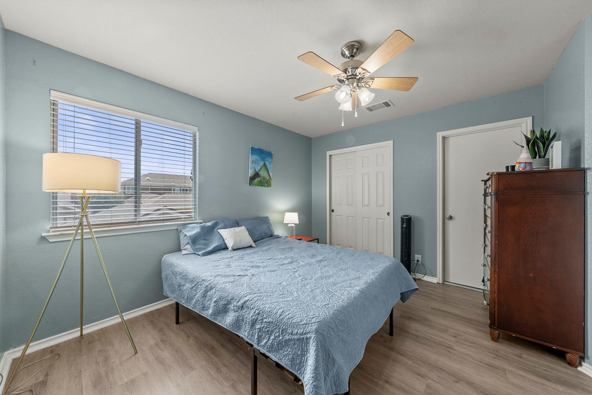 525 Rolling Oak Dr, Round Rock, TX 78664