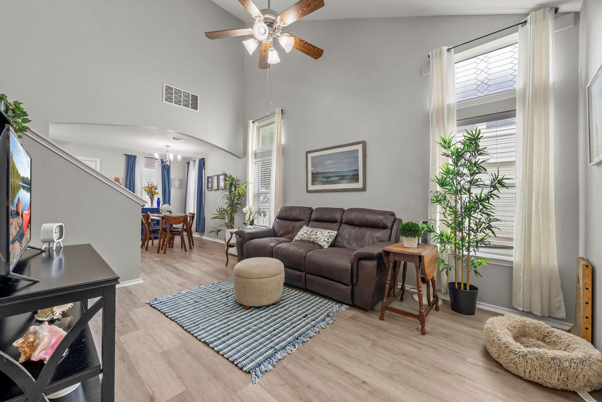 525 Rolling Oak Dr, Round Rock, TX 78664