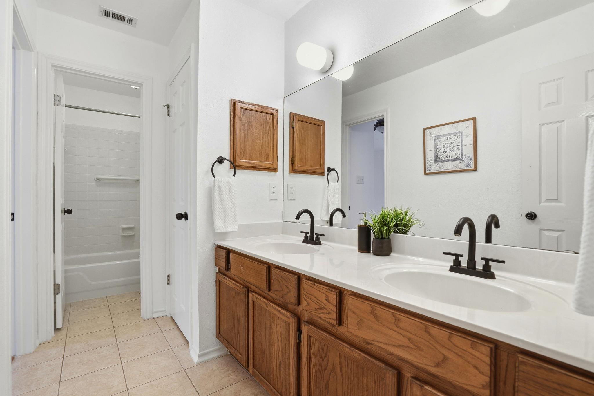 1313 Roadrunner Dr, Cedar Park, TX 78613