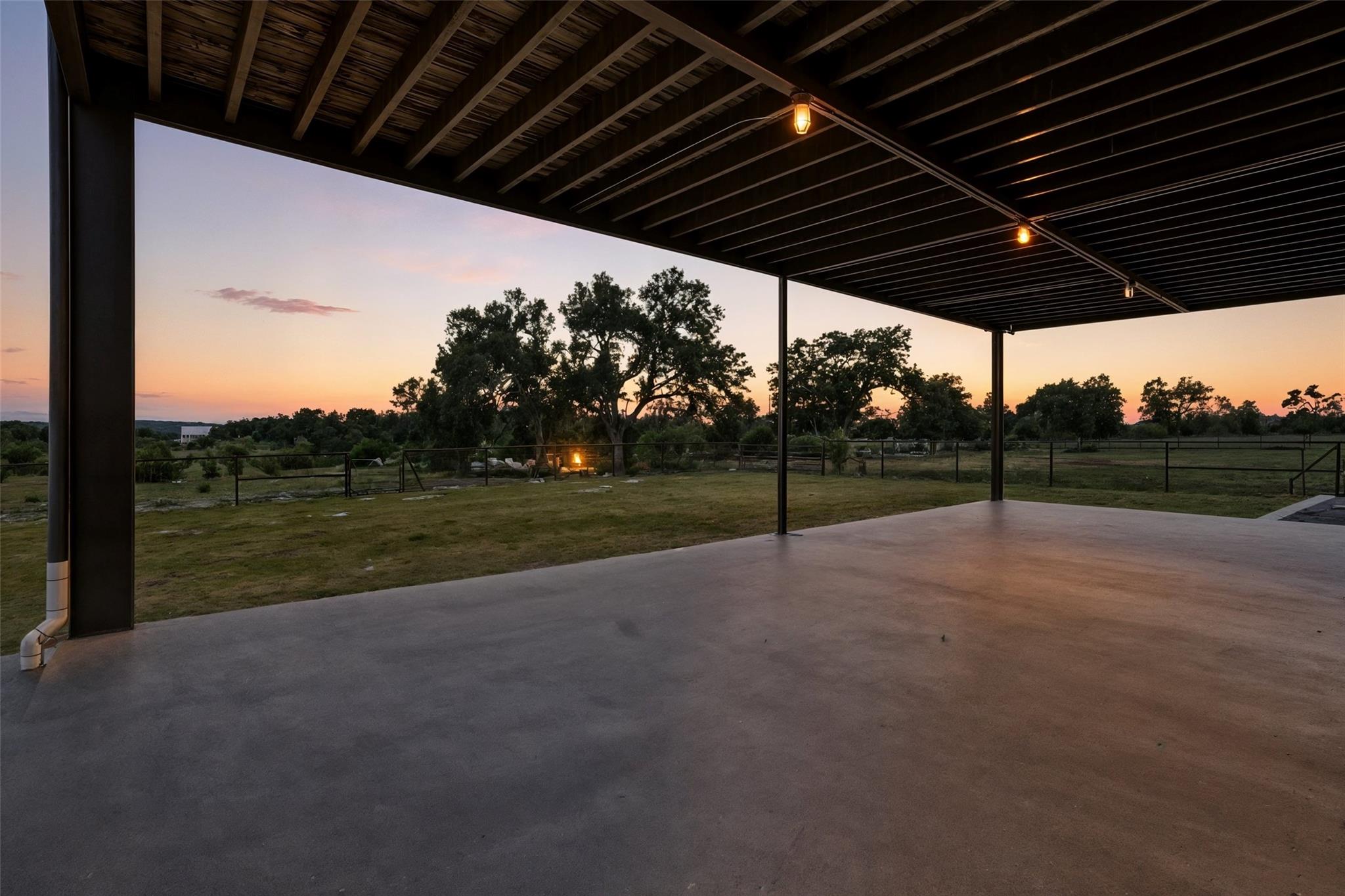 561 Broken Bit Trl, Dripping Springs, TX 78620
