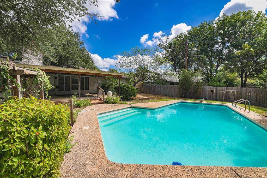 2307 Monarch Dr, Austin, TX 78748