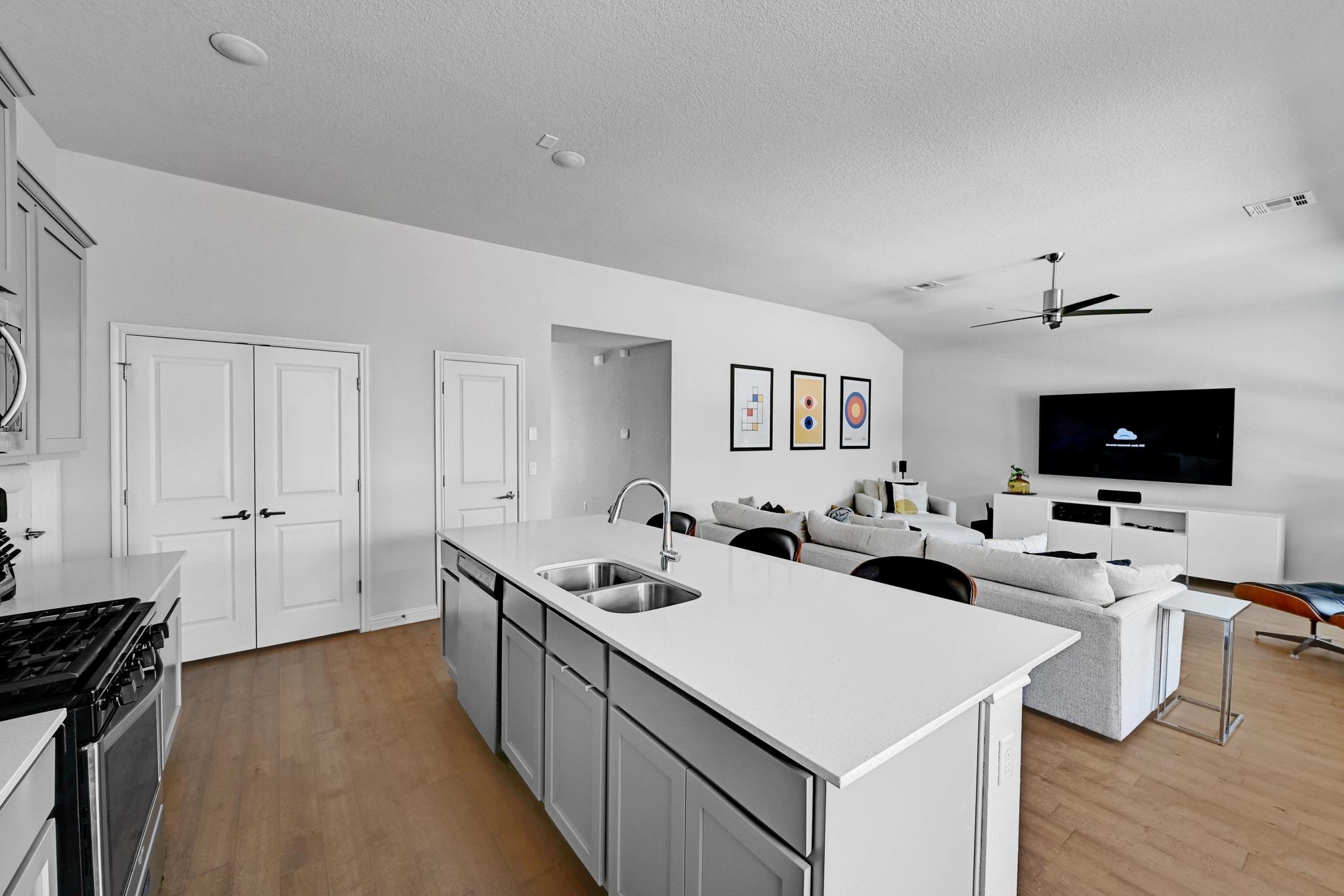 8300 Turnberry Ln, Austin, TX 78744
