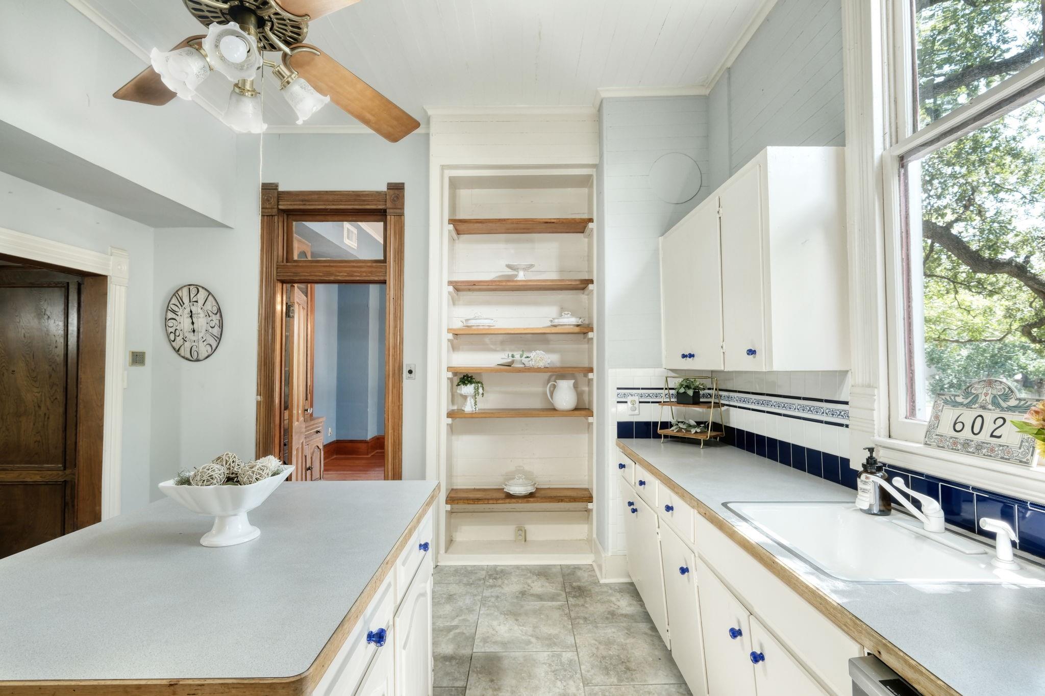602 E Liberty Ave E, Round Rock, TX 78664