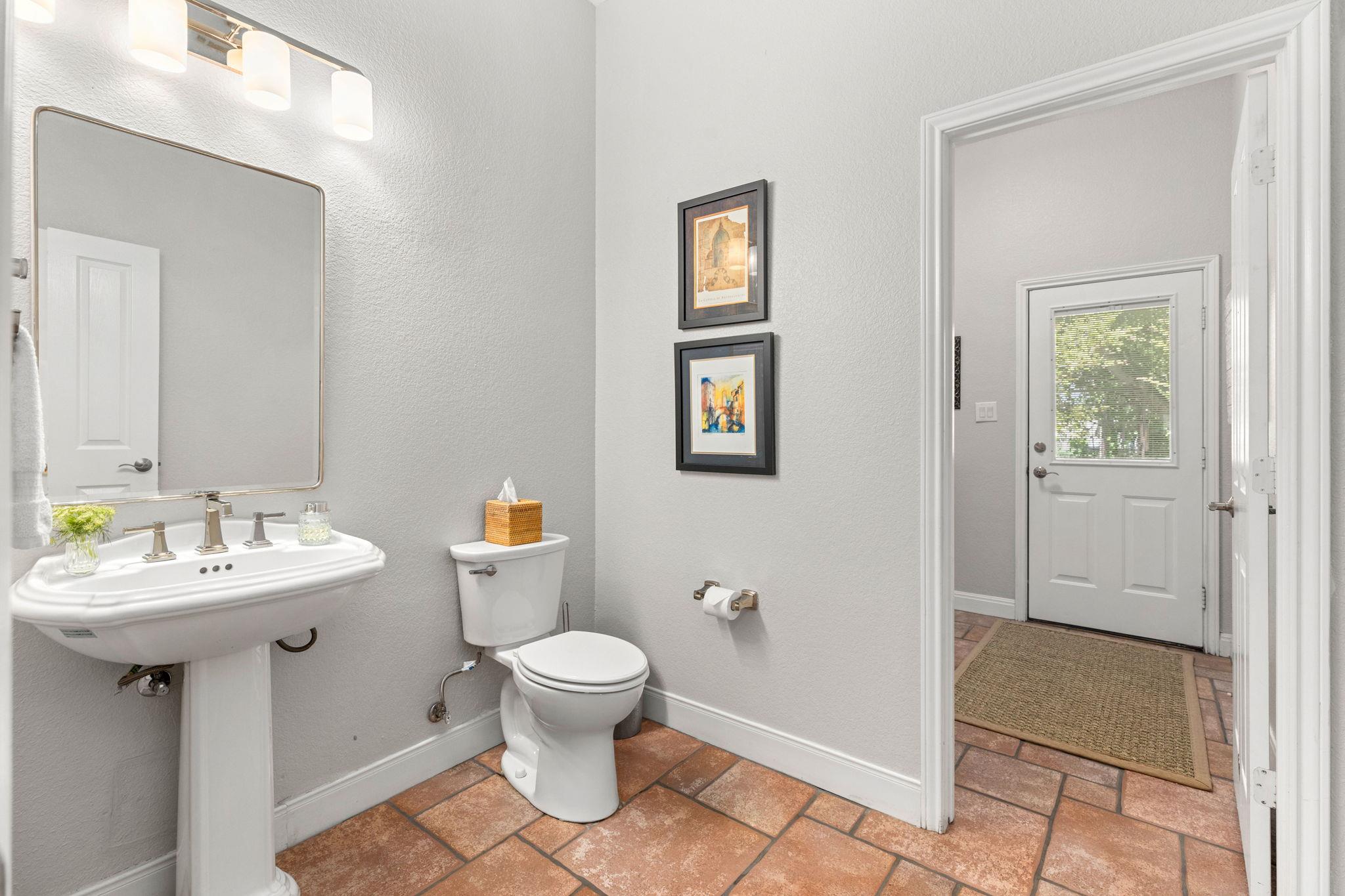 326 Red Bird Ln, Kingsbury, TX 78638
